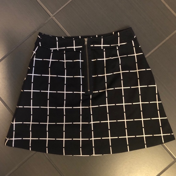 ☑️Checkered Mini Skirt  (Size XS) - Picture 3 of 4